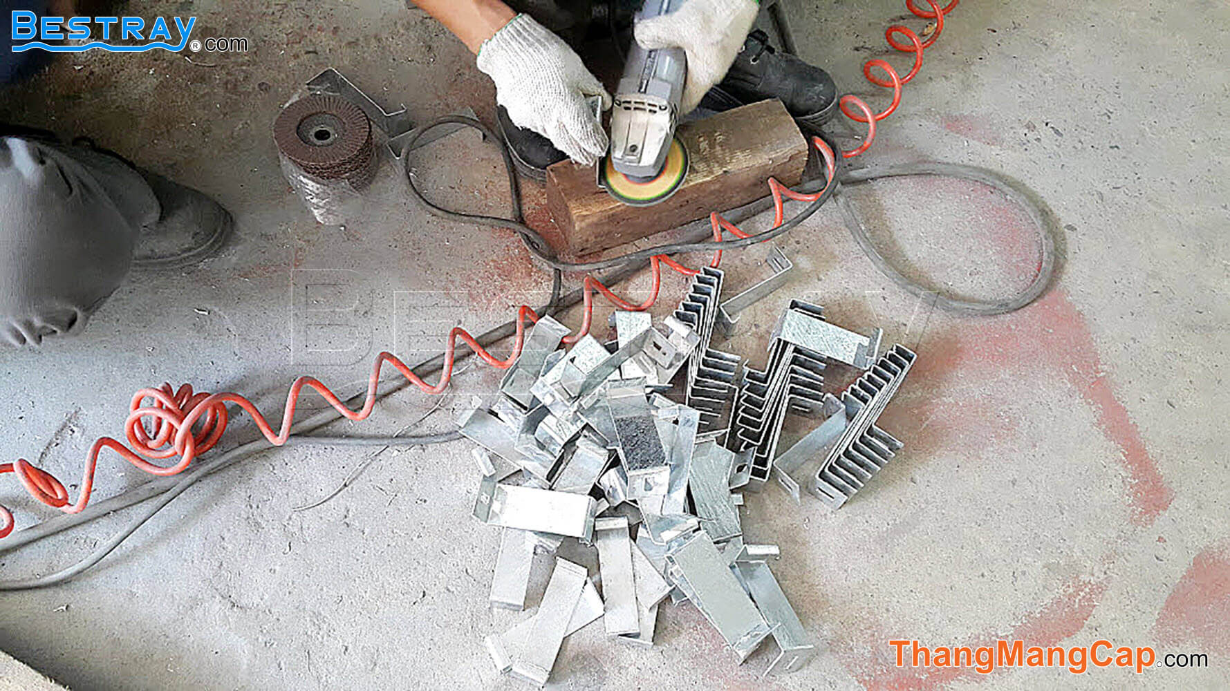 hệ thống kẹp máng cáp