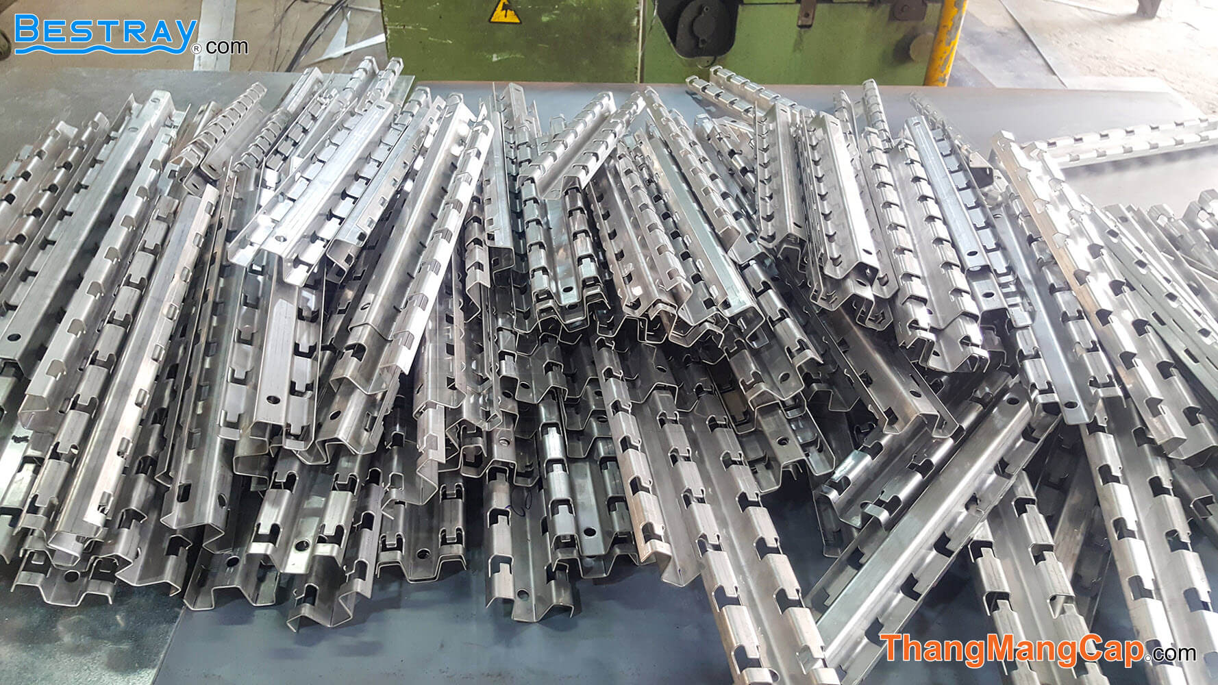 hinh-b7-10 khung chuyển hướng cáp