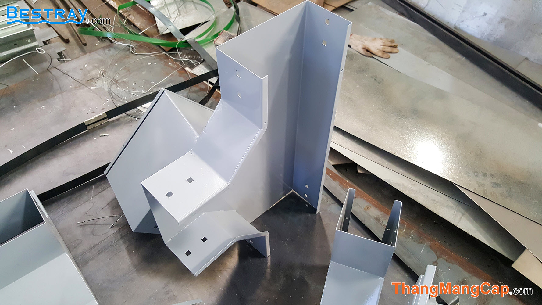 thang-mang-cap-a53-27 nắp máng cáp